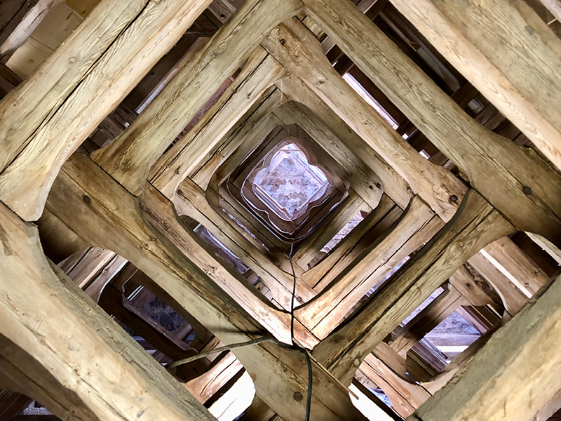 Originaler Kirchendachstuhl aus dem Jahr 1123 nahezu ohne Schäden