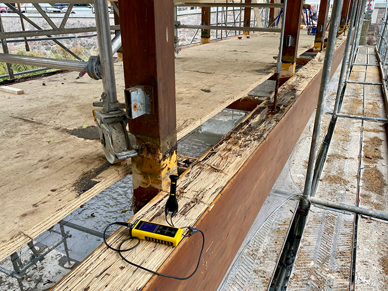 Ermittlung des Schädigungsgrades an einem Brückenunterzug aus Brettschichtholz